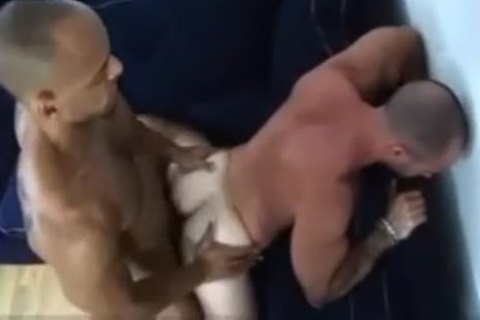 Interracial Bears pretty deep throat & ass stab