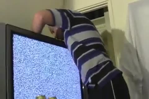 The TV Repair fellow Is Cumming