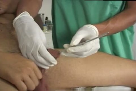 guy In Glasses receives A handjob From Doc