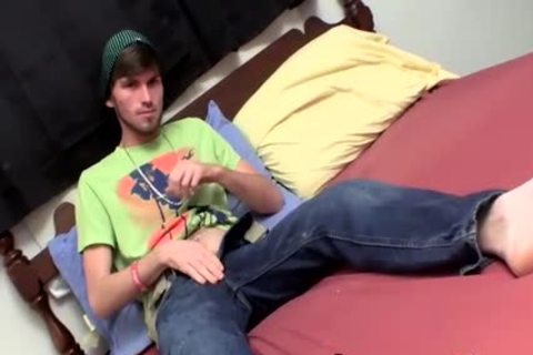 cute guy Dakota James Knows How To Wanks His Hard 10-Pounder