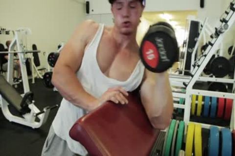Super tasty twink Shows Off