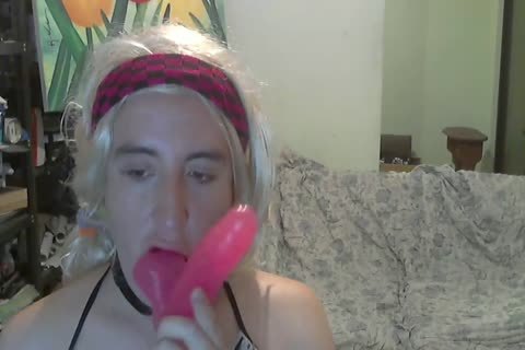 dirty CD giving a kiss Pink sextoy