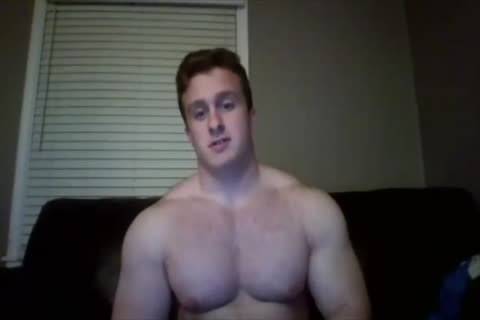 powerful Hunk Jerks Off On cam