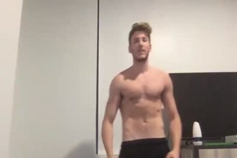 Bearded man Masturbating In Live