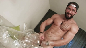 Maskurbate - Muscled finds pleasure in hard fucking