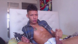 BarebackLatinoz: Solo latin Juan stripteasing