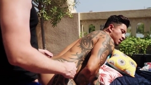 Claudio Medina bonks Oskar