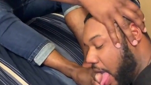 Arab receives Feet Worshiped