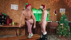 Men: Nutcracker Nudging