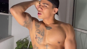 Lucian Reed's Naughty Handjob Excursion