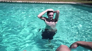 Brother Crush: Underwater Exploration