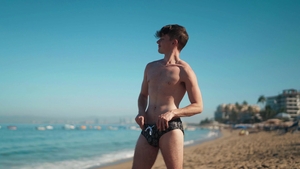 Men: Drake Von Takes A Dive Between Hazel's Cheeks
