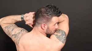 maskurbate: Deboxer's exposed passion with muscles on display