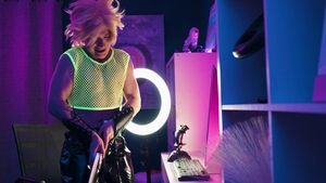 Men: Game Chair Pounding Action